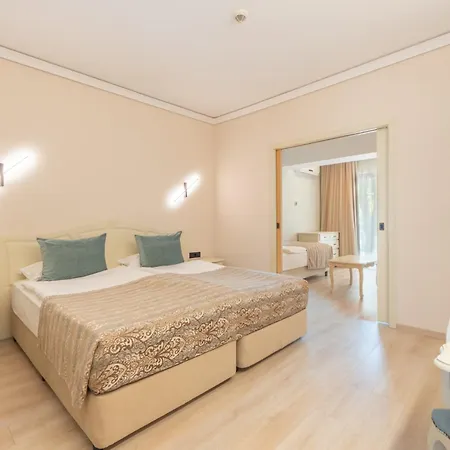 Хотел Aquaclub Grifid Bolero